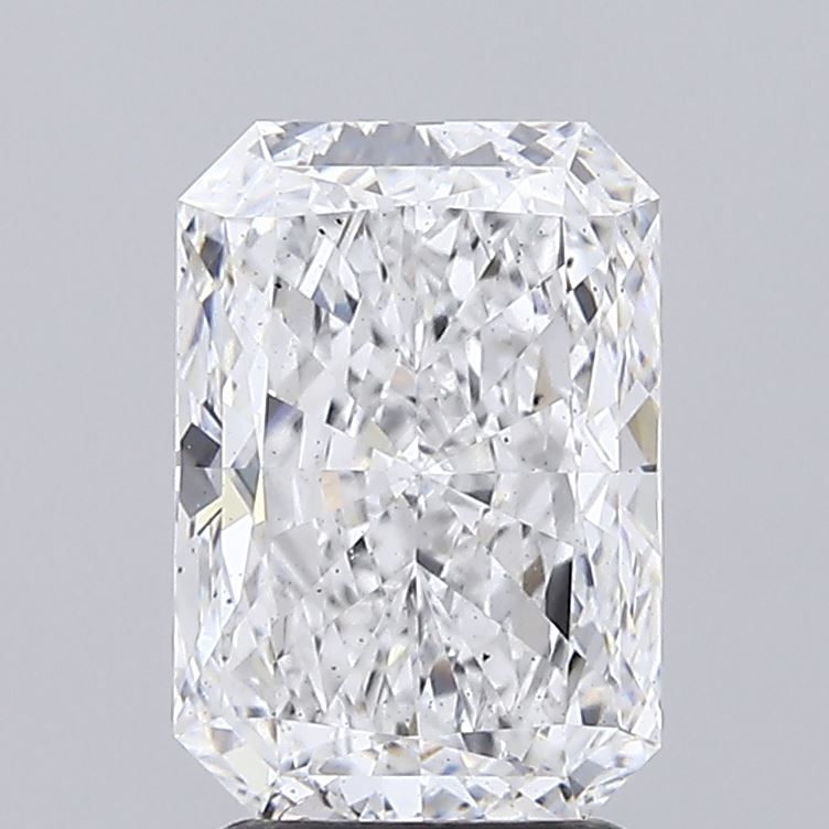 Radiant cut diamond with brilliant facets, showcasing clarity and sparkle for engagement rings or fine jewelry.