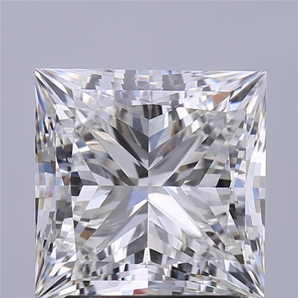 Sparkling princess cut diamond with brilliant facets, ideal for engagement rings and fine jewelry