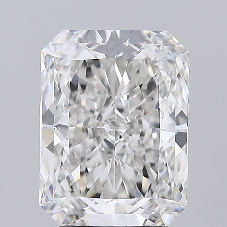 Radiant cut diamond with brilliant facets, showcasing clarity and sparkle for engagement rings or fine jewelry.