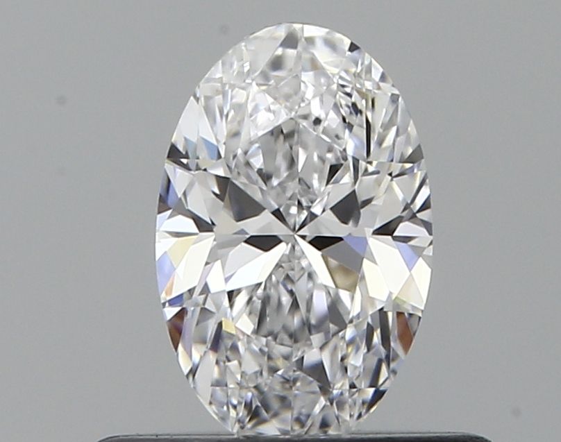 Sparkling oval cut natural diamond with brilliant facets, ideal for engagement rings and fine jewelry