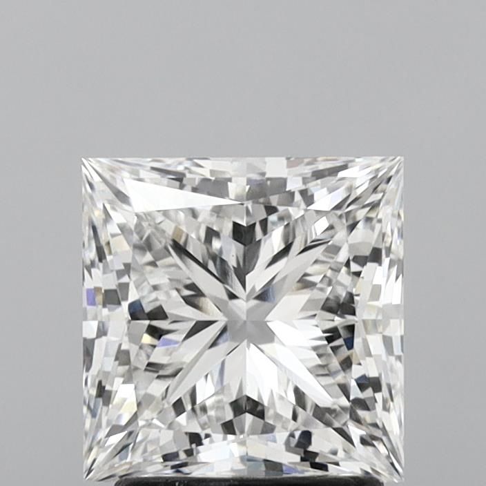 Sparkling princess cut diamond with brilliant facets, ideal for engagement rings and fine jewelry settings