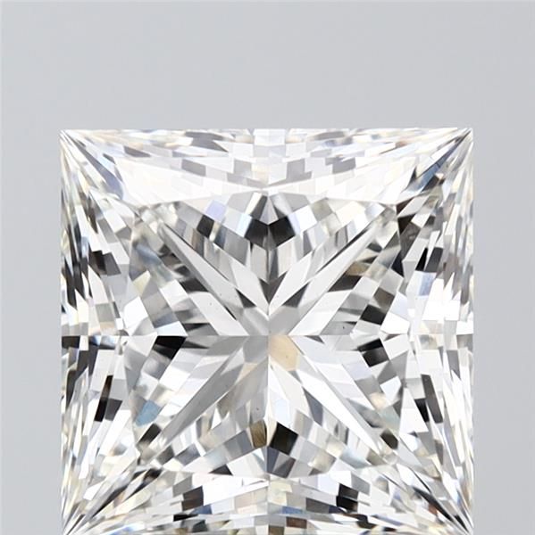 Sparkling princess cut diamond with brilliant facets, ideal for engagement rings and fine jewelry