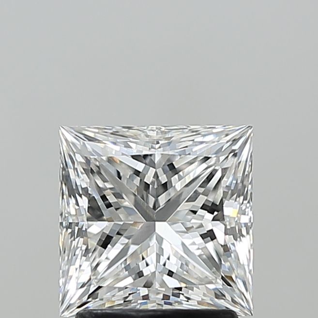 Sparkling princess cut diamond with brilliant facets, ideal for engagement rings and fine jewelry settings.